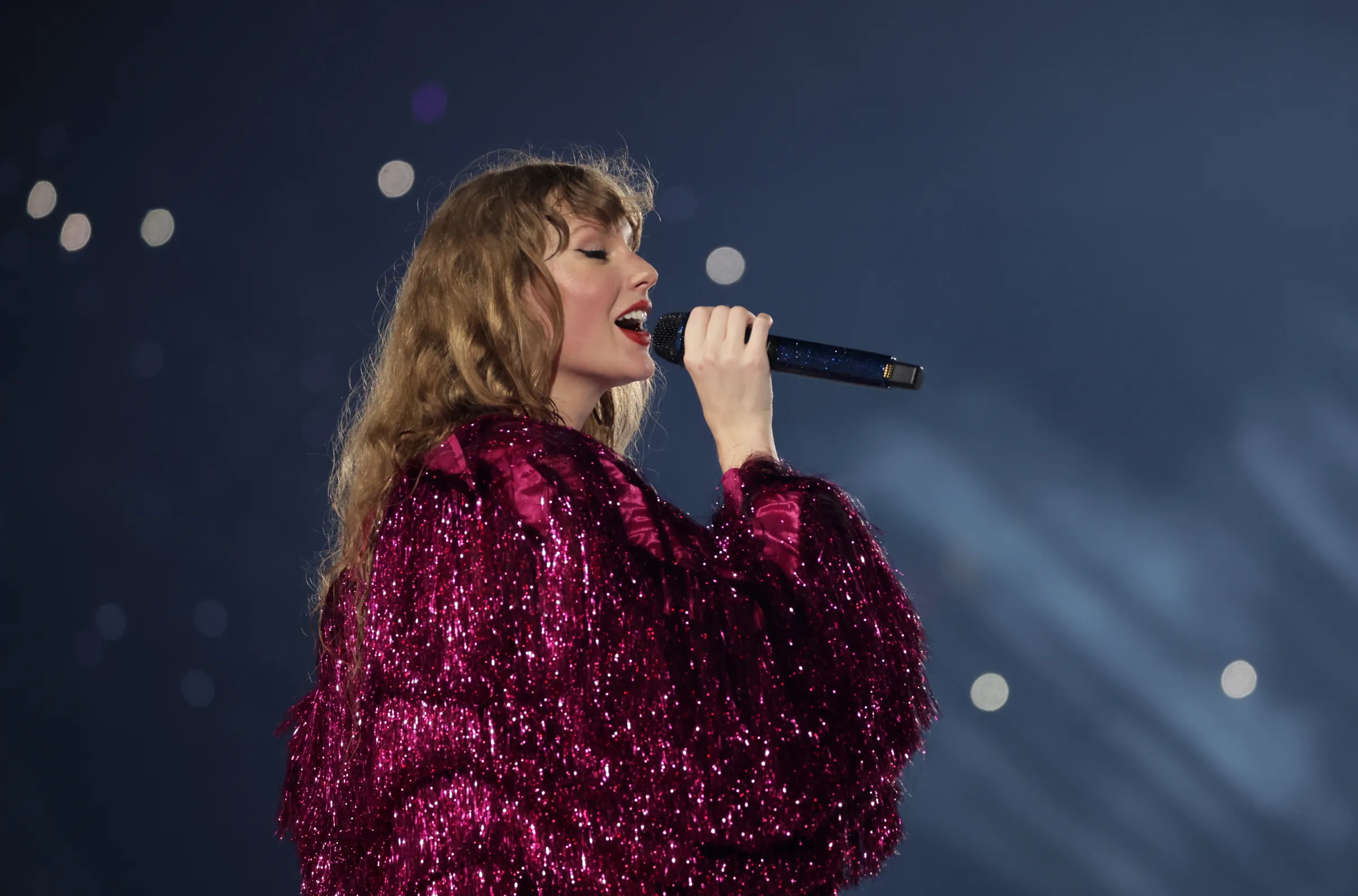 Taylor Swift Drops โThe Life of a Showgirlโ on โNew Heightsโ Podcast, Breaks YouTube Record